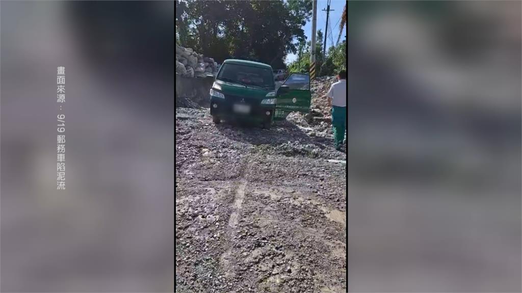 花蓮三棧無名溪逢雨就土石流　郵務車卡泥流遭困