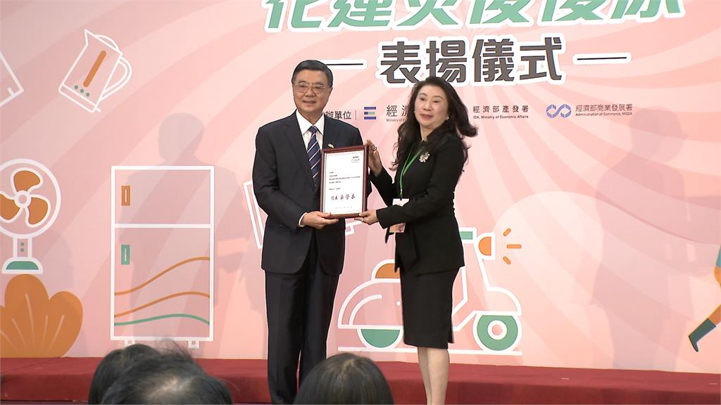 卓揆感謝光復鄉洪災「業者超人」　提供受災商家1至20萬補貼