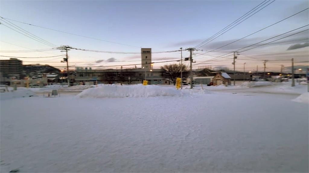 出國追雪注意！　「防滑釘鞋套」禁手提