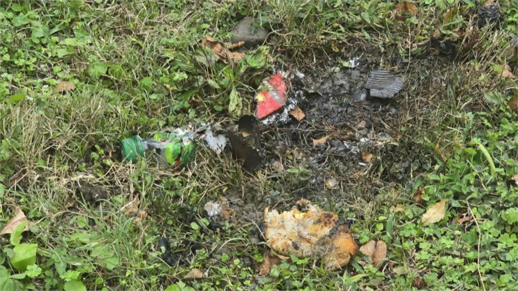 獨！６旬男警局前「分隔島燒垃圾」　目擊民眾嚇壞：以為恐攻