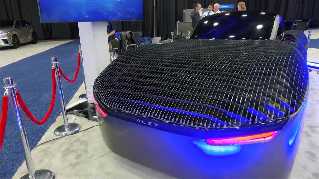 底特律車展重現科幻電影場景 飛天概念車亮相