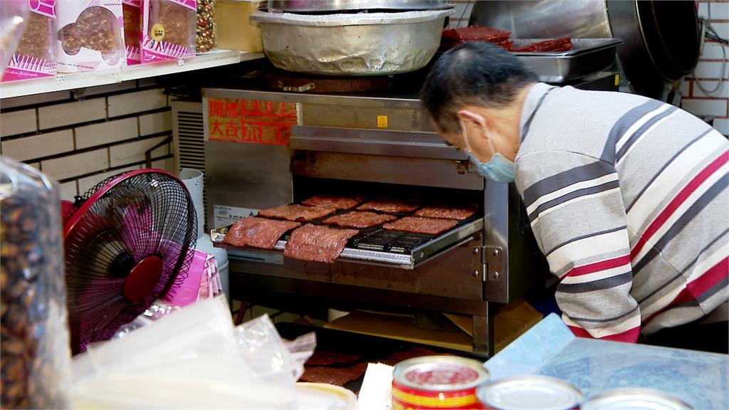 搶賺過年紅包！　肉乾、肉紙老店大趕工