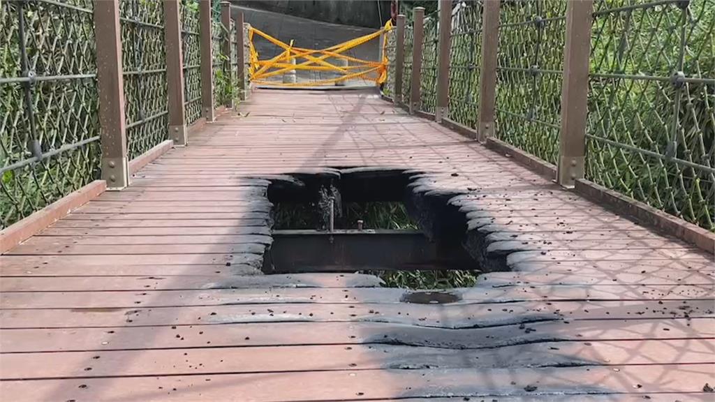 新竹「內灣吊橋」疑人為縱火　橋面遭燒出大洞