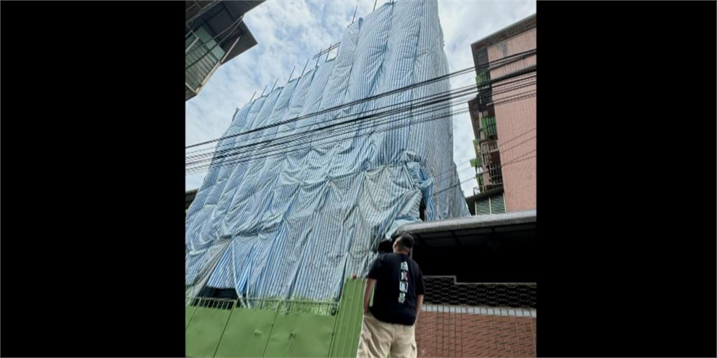 岳父建案被爆偷跑害摔傷 四叉貓再爆黃國昌家還沒拆完