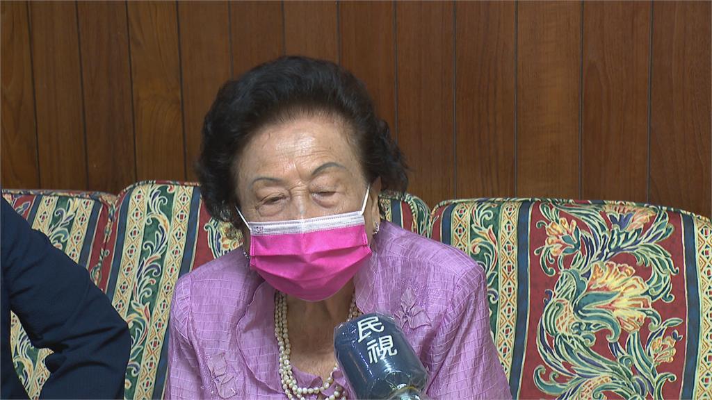 九旬母賣菜拉拔5子女長大 獲新北模範母親殊榮