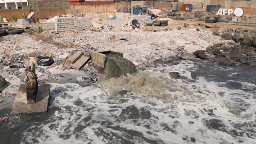 塞內加爾「最美海岸線」被摧毀　達卡「漢灣」成２０公里垃圾場