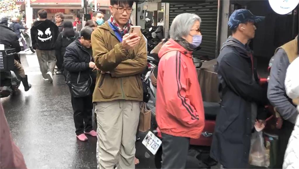 初三出遊潮! 台南國華街名店大排長龍 屏東遊客滿滿