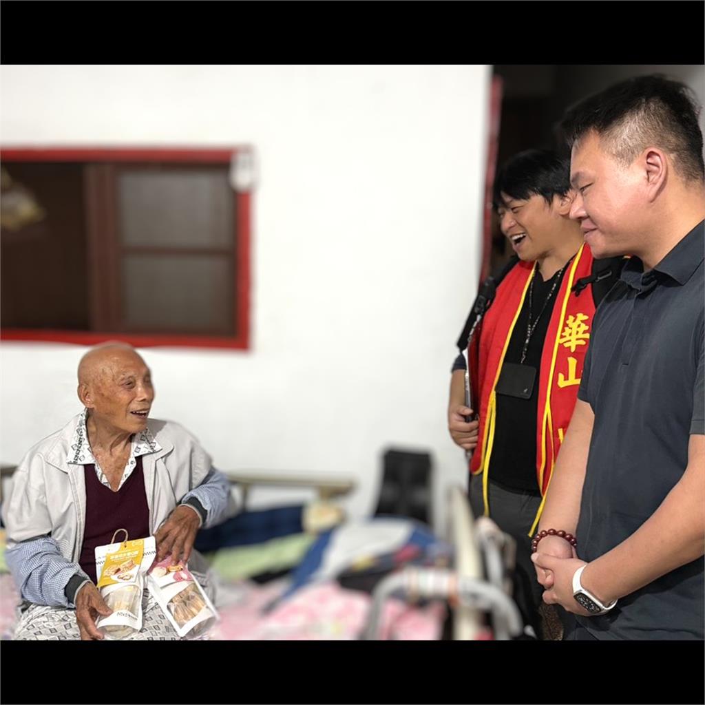 愛心不落人後！阿仁牛軋餅關懷弱勢長者