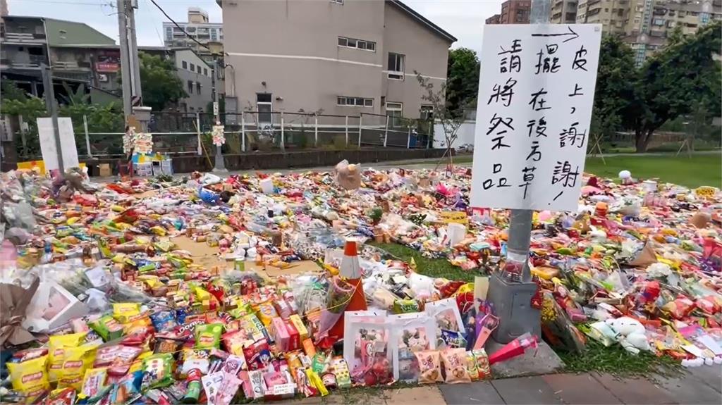 快新聞/鼻酸!三峽2女國中生放學遇死劫 學姐擺新制服悼:當個乾淨天使