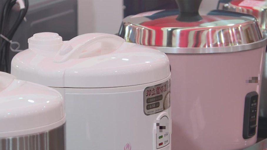 常放電鍋煮飯…保鮮盒底部突冒「不明波紋」嚇壞他!內行揭原因:不要撞到
