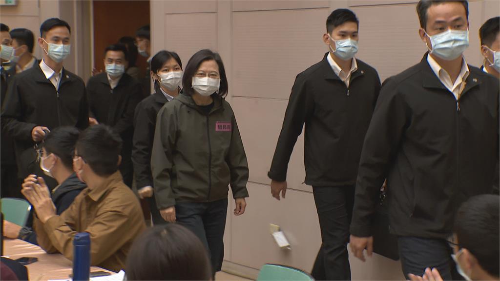 出席國務青旗艦營結業 蔡英文號召學員投身政治