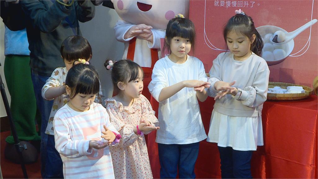 冬至吃湯圓象徵團圓 邀孩童體驗親手做湯圓