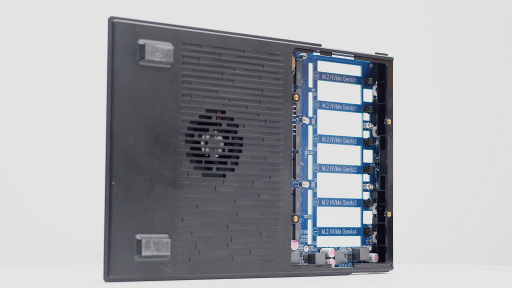 ASUSTOR FS68 系列依舊一支獨秀　12 支 M.2、雙 USB4、雙 10GbE、PCIe Gen4