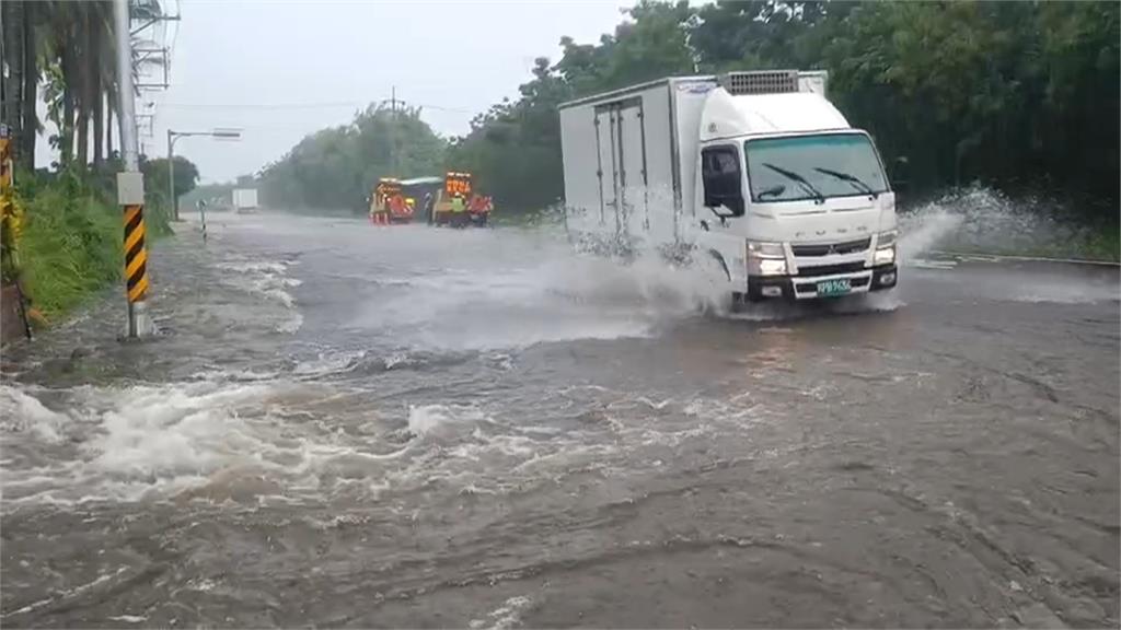 三颱共舞！台東雨狂瀉部分公路積水　「海葵」估這天轉中颱+發海警