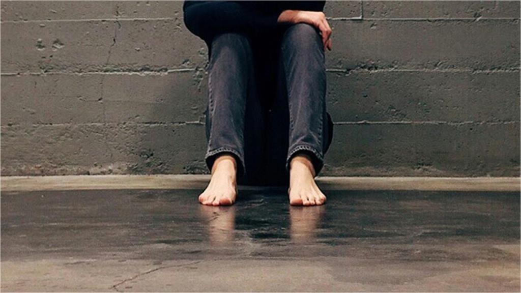 變態宮主騙人妻「卡到陰很嚴重」！帶進密室「扯內衣、摸下體」還硬拗：這也是穴道