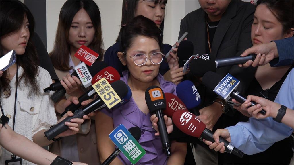 二階罷免吳沛憶拉警報 鍾小平送千份連署書令人想起「這件事」
