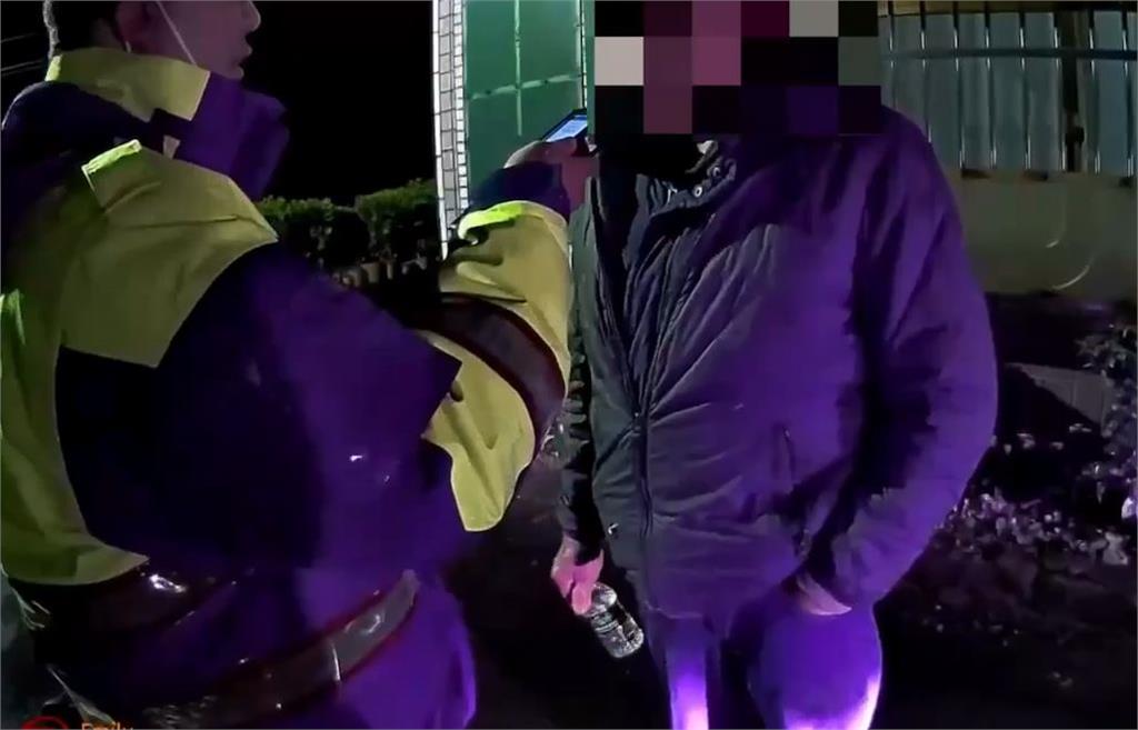 金山男酒後騎車遭警車「廣播盤查」 酒測值0.85下場慘了