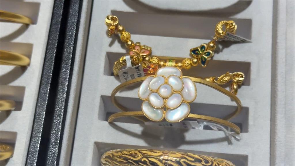 北市老字號銀樓「賣假LV手鍊」？　老闆娘喊冤：只幫忙代購