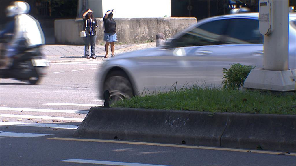 計程車搶快迴轉 害騎士急煞摔斷腿 法官:有「因果關係」有肇責!