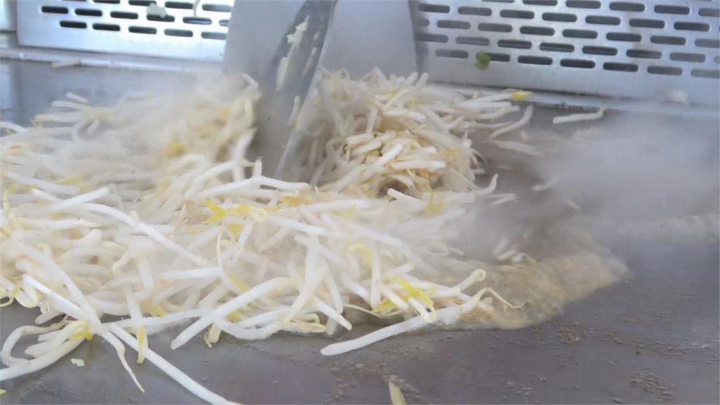 愛心餐送鐵板燒 社區理事長愛心很澎湃