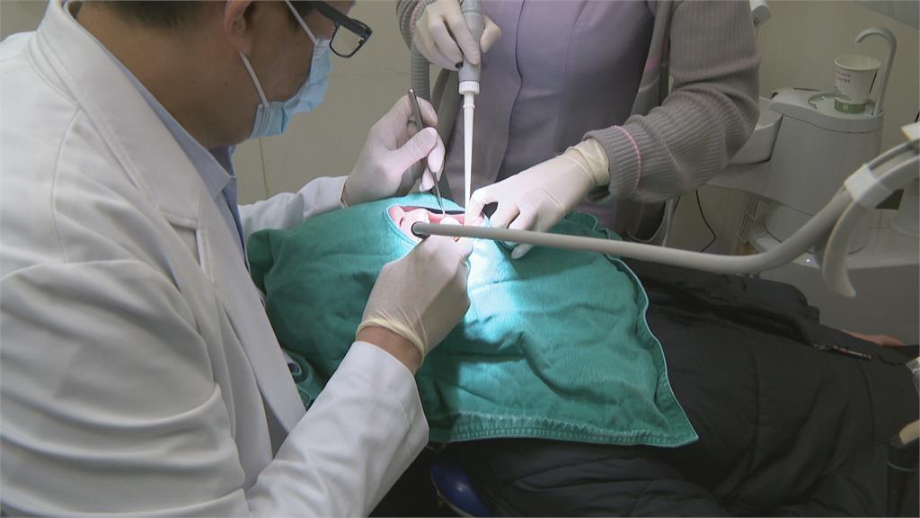 牙周病患染疫死亡率高8倍?「牙醫師」陳時中曝關鍵
