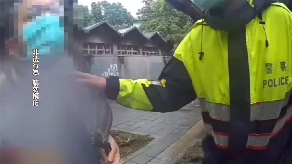 失控暴走!男子搭客運過站 竟對司機拳打腳踢