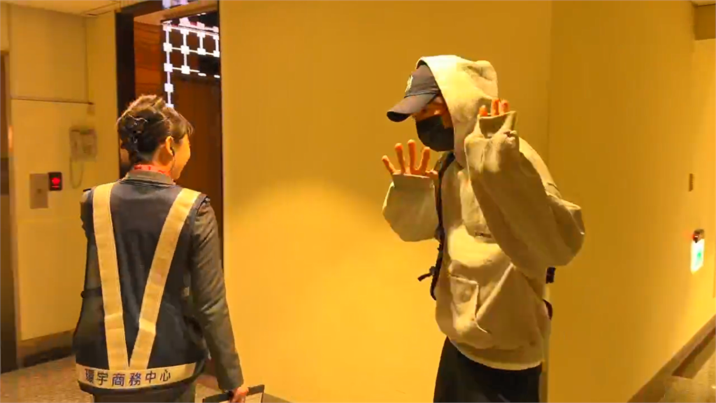 最新／粉絲尖叫！韓國男神宋仲基來台了　多名台韓大咖明出席「金唱片頒獎典禮」