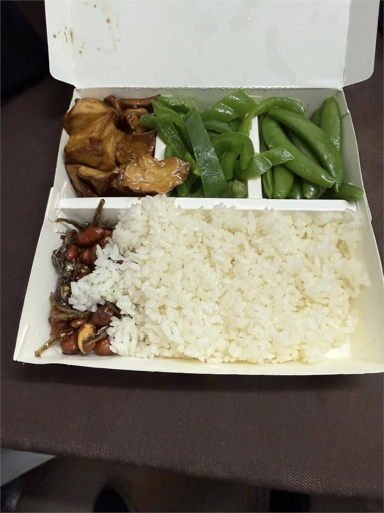 清粥小菜白飯配3菜115元！店家稱「我的量很多」網酸：價格是十大未解之謎