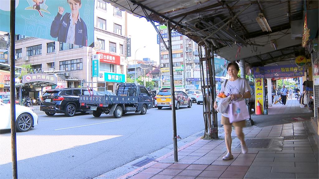 北市東門市場茄苳樹「移植變誤砍」　居民傻眼！沈伯洋不捨：那是一個生命