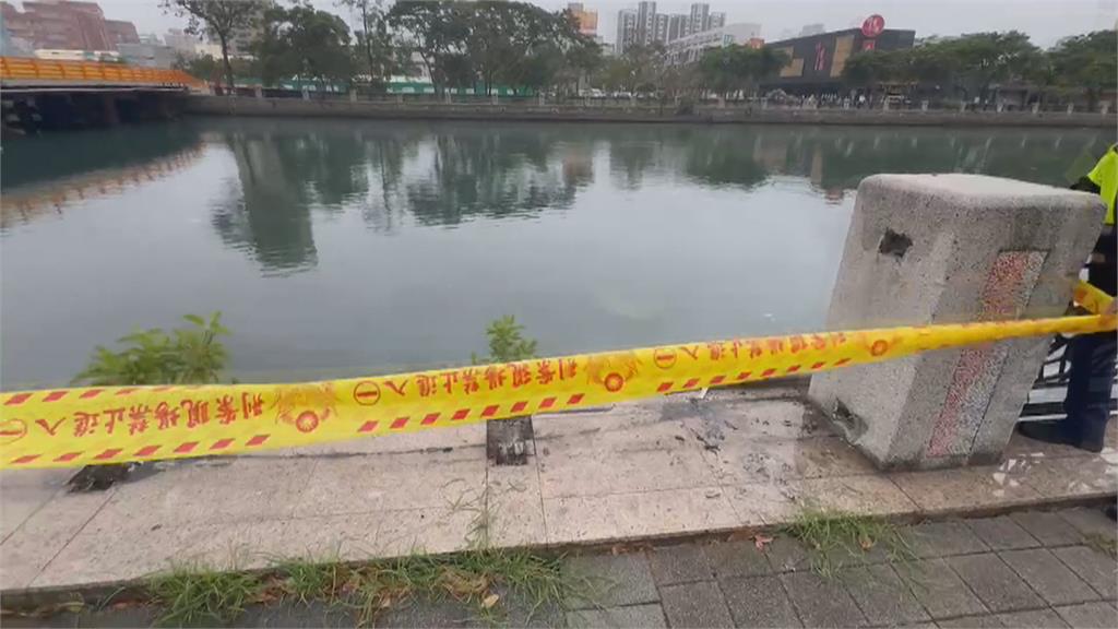 開車不慎衝進台南運河 1人+1狗爬上車頂獲救