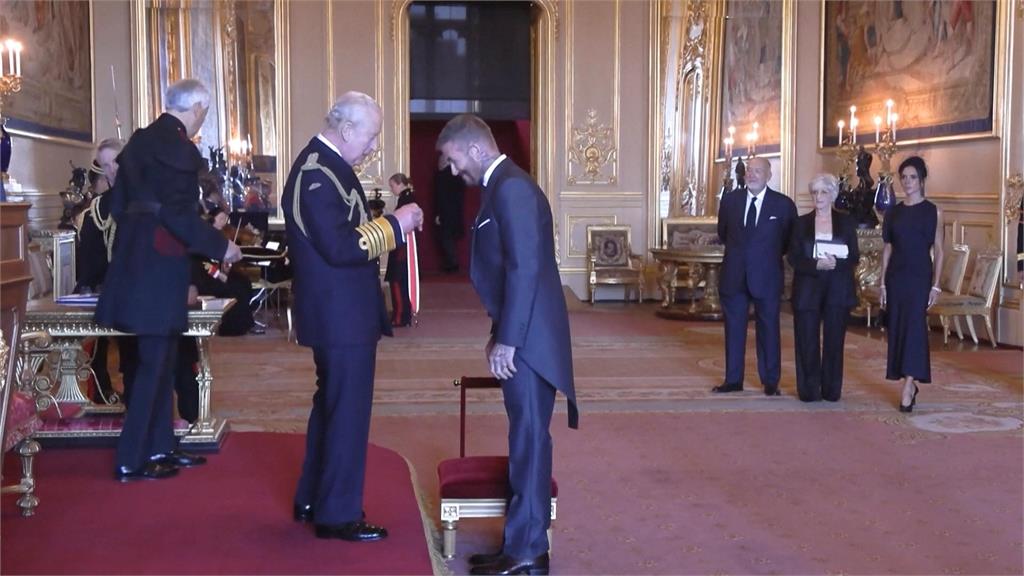 英王授勳！　「黃金右腳」貝克漢冊封爵士　獵魔女團神曲伴奏