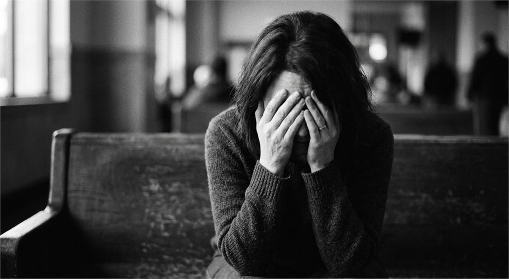 中國女局長爆「包養17歲男孩」！嗨完後被威脅「下面長痘」勒索　下場曝光