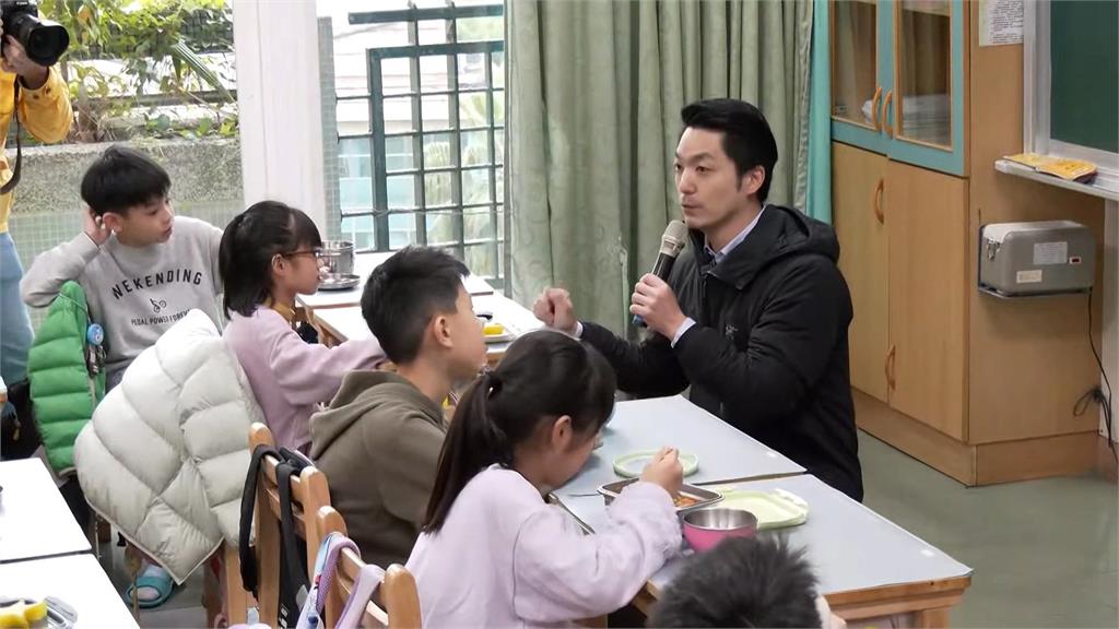 蔣萬安拋營養午餐免費多縣市跟進 黃偉哲痛批北市拿大把分配款炫富