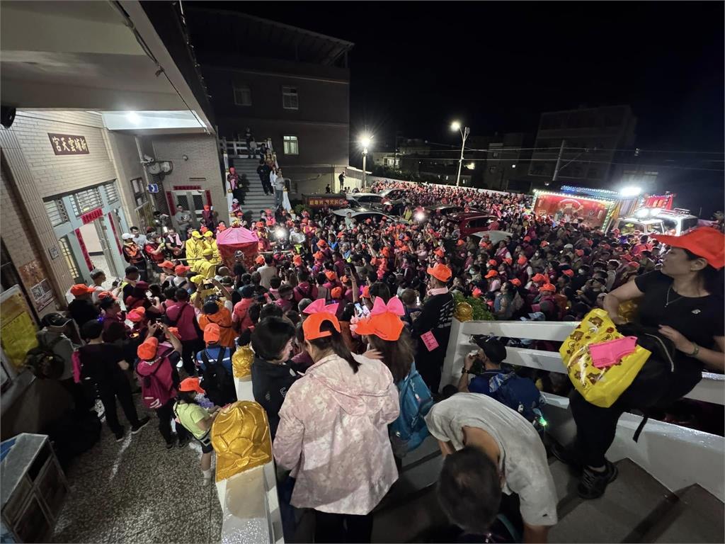 白沙屯媽祖「起駕1小時就顯靈」停駕這宮廟!信徒曝深厚淵源:來找好姐妹