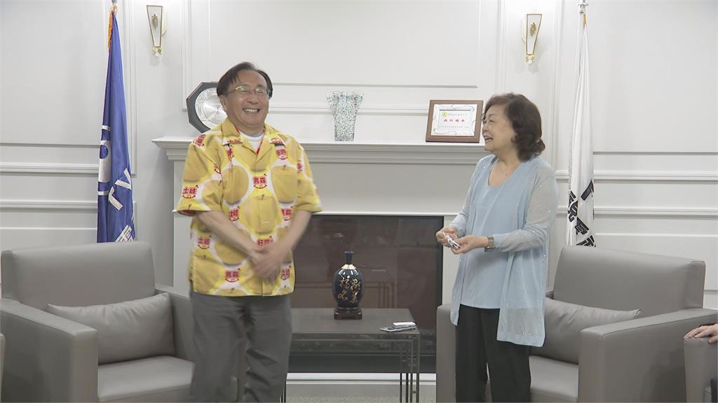 日本青森縣長卸任前訪台 與好友陳美鳳熱情相擁