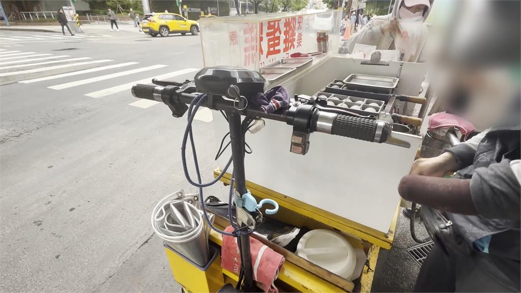 電動車改裝成攤車擺攤超方便? 7旬老闆騎上路恐觸法