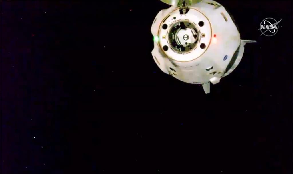 SpaceX太空船廁所故障「禁止使用」！太空人被迫穿「太空尿布」