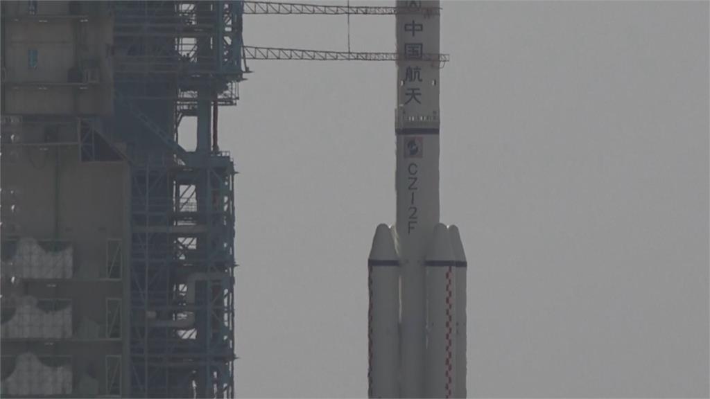 中國神舟16號太空船成發射 目標登陸月球 出現戴眼鏡太空人