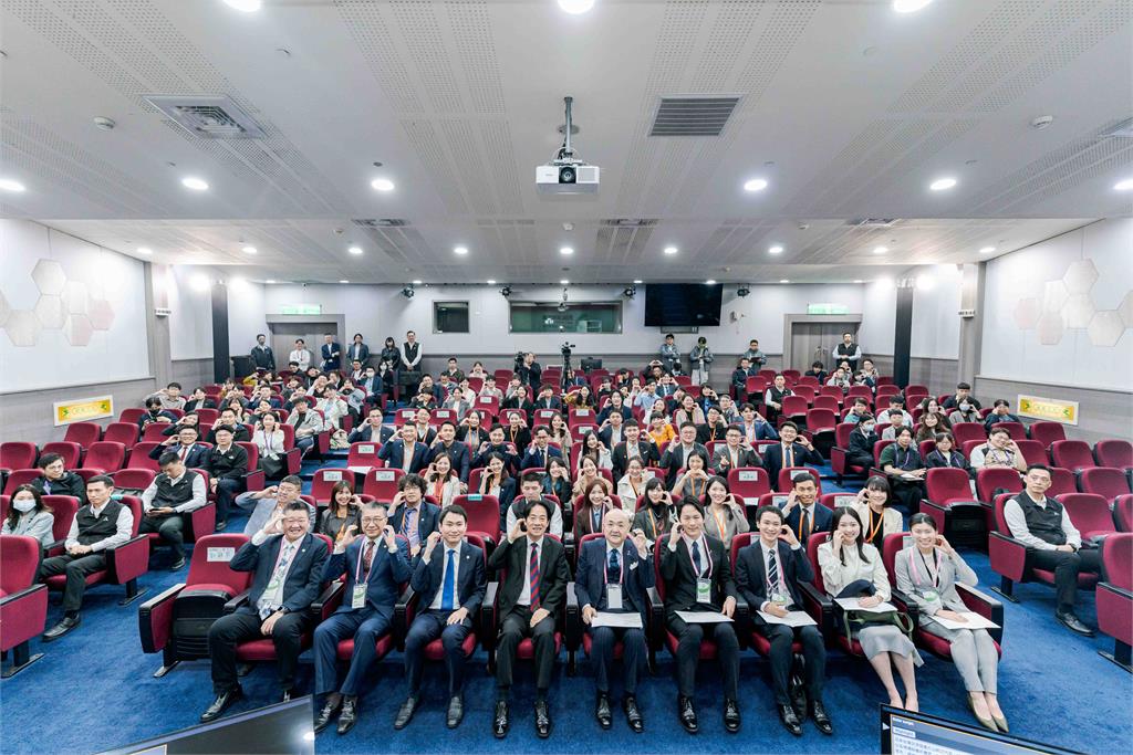 快新聞／綠營接班梯隊動向曝光　賴清德預言：未來總統一定從青年局選出