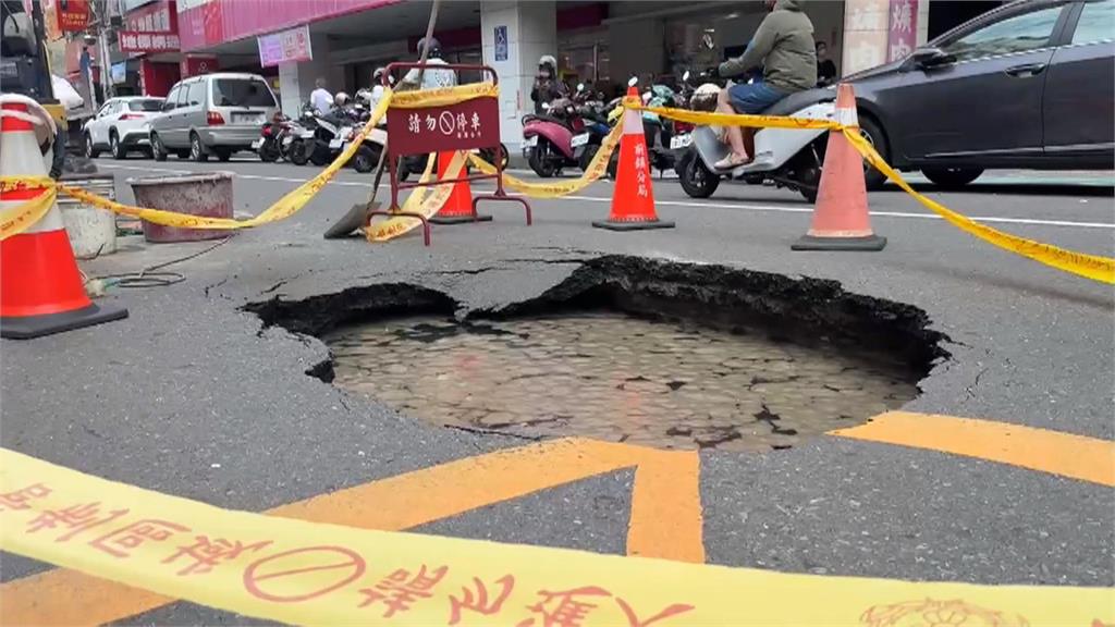 連日大雨！　南部現機車坐墊換新潮　部分道路崩塌急補救