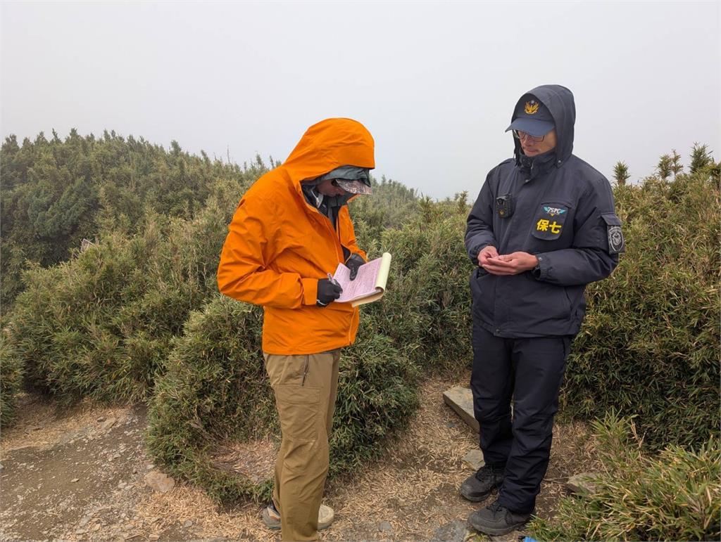 新北私校帶生攀登合歡山「違規搭帳棚」 太管處出手開罰