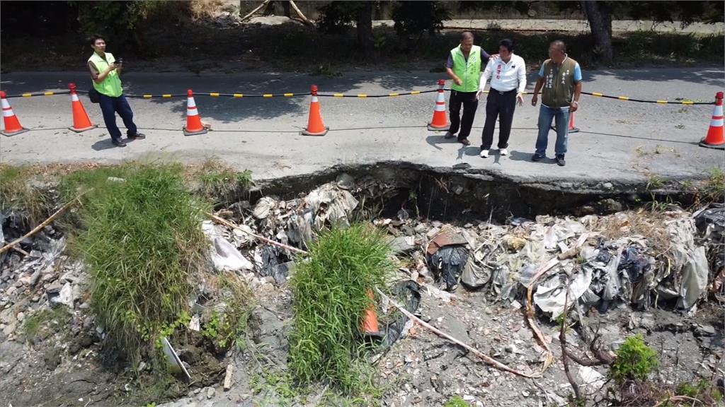 豪雨重創!彰化東螺溪綠色隧道 樹木根基裸露倒伏、路基淘空