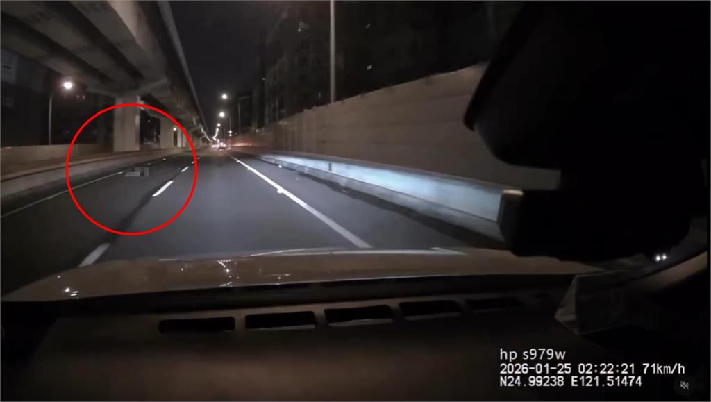 頂大生遭司機丟包台64線慘死！「倒臥快車道」畫面曝光…網批1類人：都是共犯