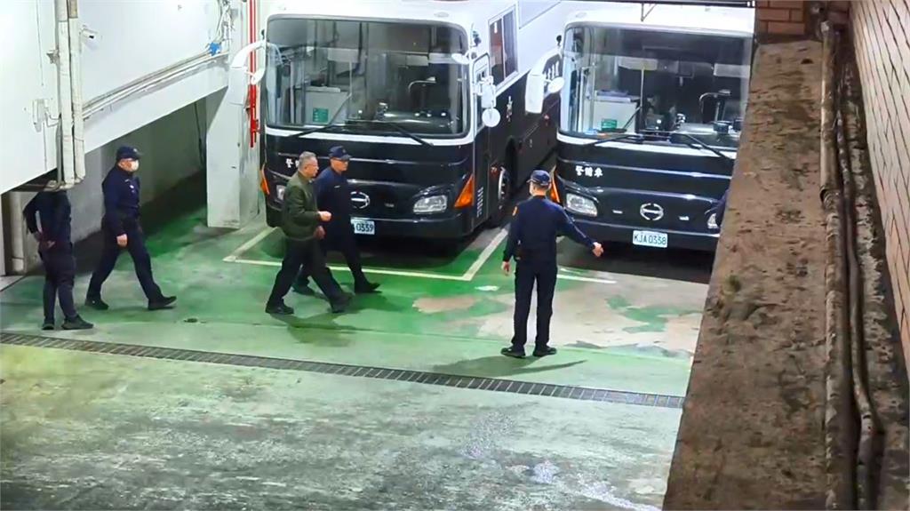 快新聞/檢敵意滿滿!柯怒嗆「要關我直講」最終又遭押 法庭素描曝光