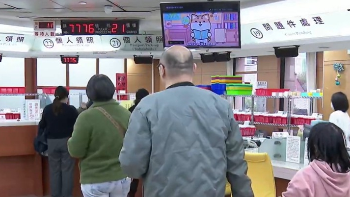 國人瘋出國旅遊！辦護照驚傳變貴「印1本虧348元」外交部研議調整規費