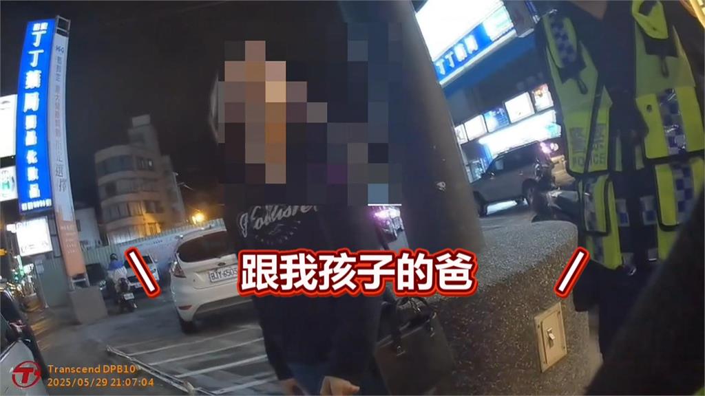 驚險!女子要求自己開車 前夫哥暴怒跳上引擎蓋攔車
