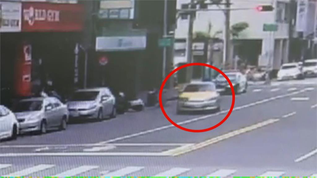 拒絕員警盤查還加速開車逃逸 兩名員警慘遭拖行跌倒受傷