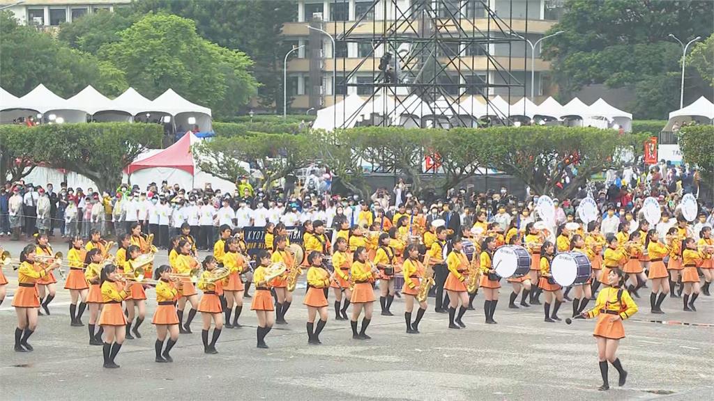 大氣球遊行週六起飛 有「逃跑前科」OPEN將遭五花大綁