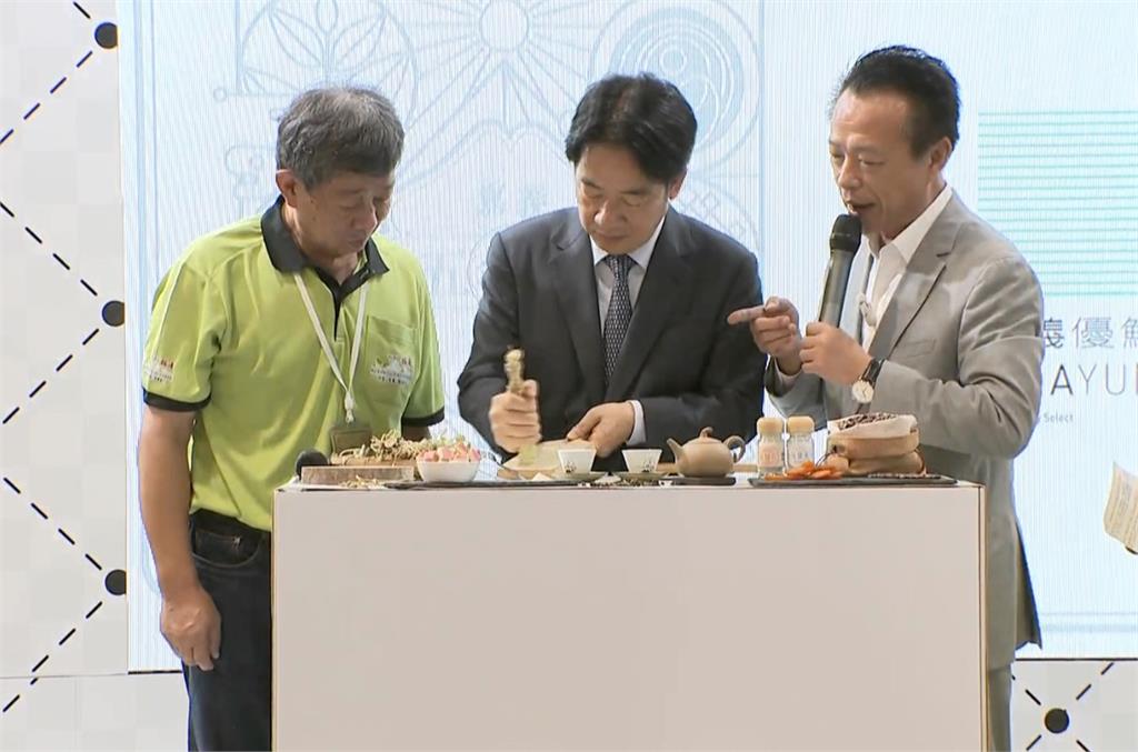 嘉義五大金品帶進台灣美食展　賴總統喝蜜香金萱也說讚