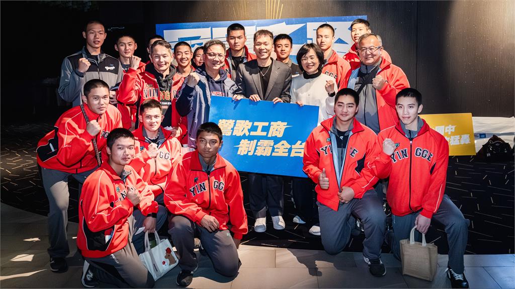 快新聞／「5刷」 仍紅了眼眶　蘇巧慧包場邀百名師生看《冠軍之路》